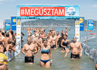 Lidl Balaton-átúszás: tízezres tömeg a Balatonban Balaton átúszás célvonala