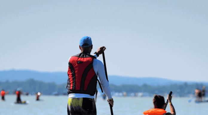 Hogyan SUP-ozz helyesen és biztonságosan a Balatonon?